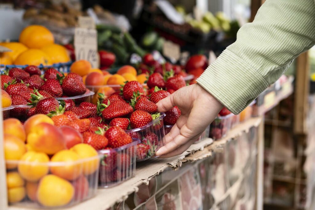 Photo de fraises au marché